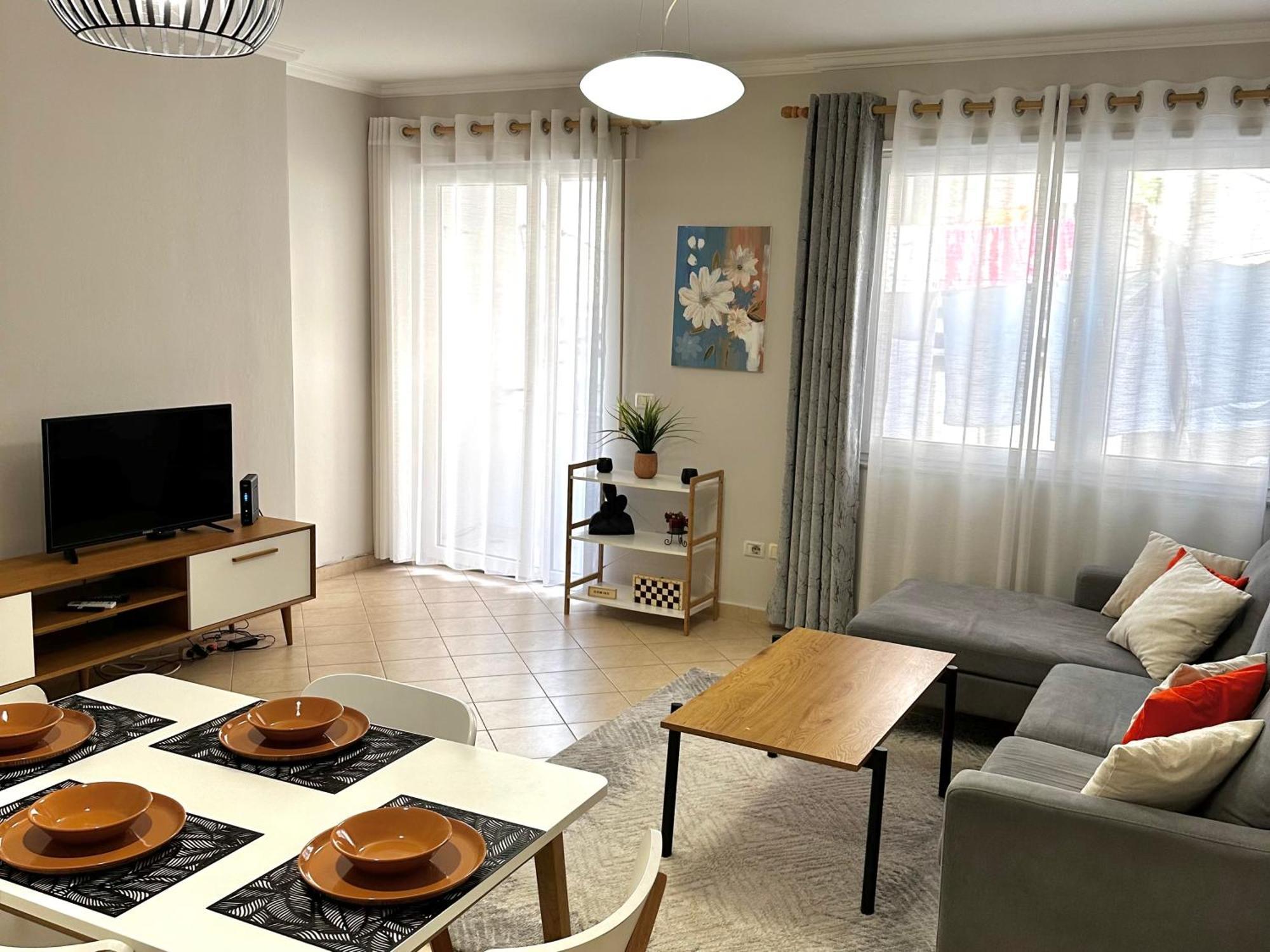Quiet & Spacious City Center Apartment - 4 Min Walk Tirana Buitenkant foto