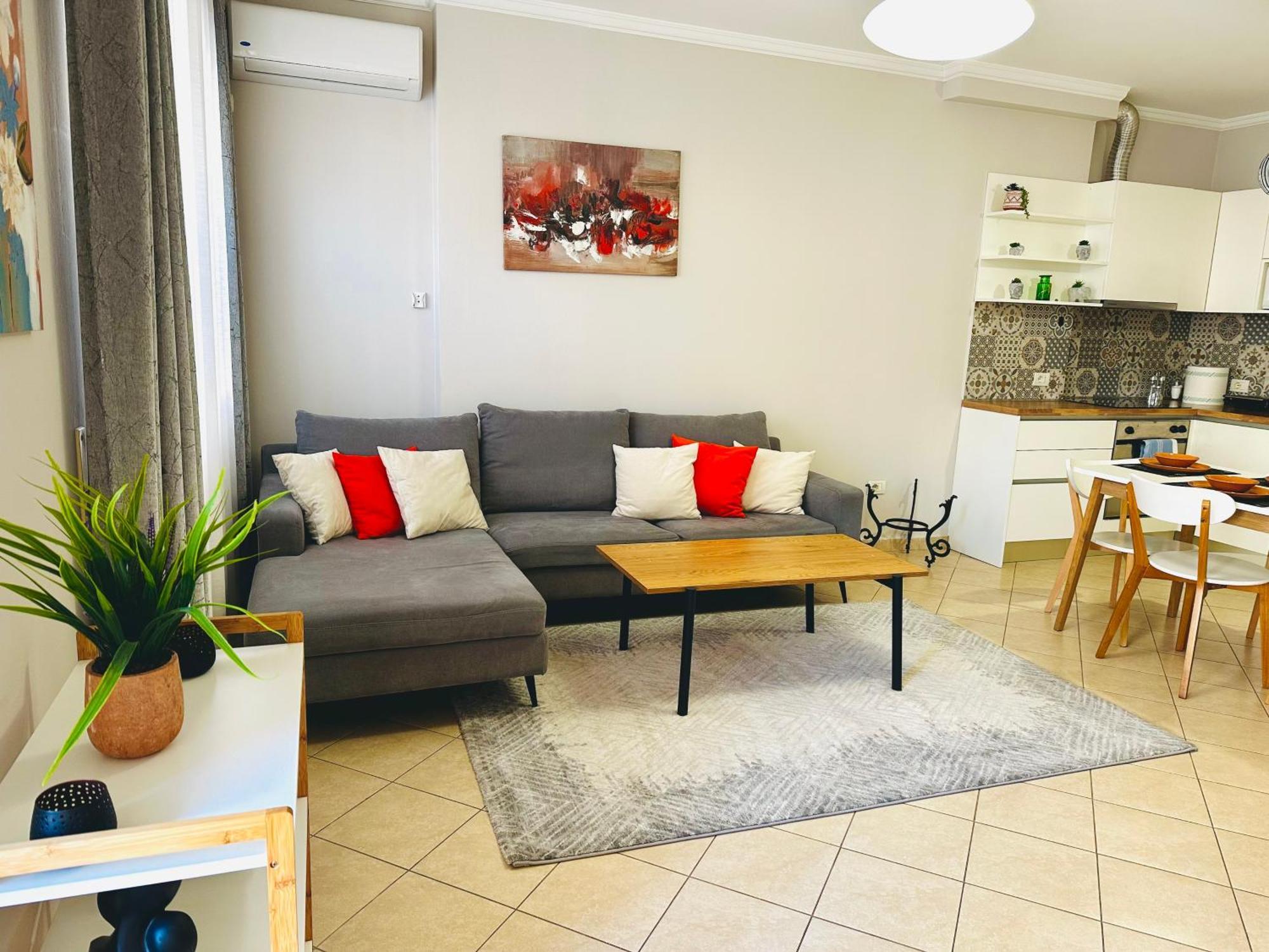 Quiet & Spacious City Center Apartment - 4 Min Walk Tirana Buitenkant foto